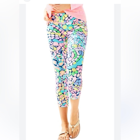 Lilly Pulitzer LUXLETIC CROPPED LEGGING IN MULTI GYPSY JUNGLE SIZE Large - Picture 1 of 9